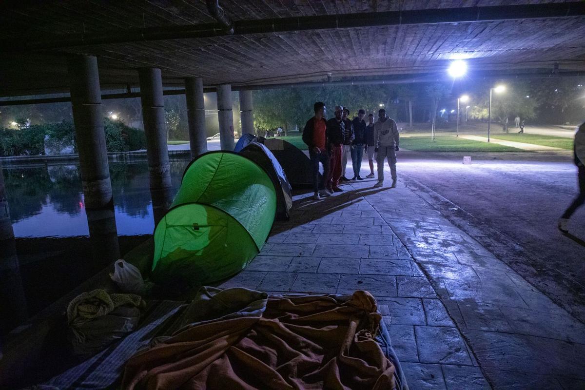 Unas 300 personas malviven bajo los puentes del río Turia: &quot;No hay forma de que nadie te alquile nada&quot;