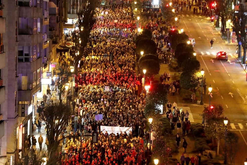 Miles de personas recorren las calles de Vigo en la manifestación central del 8-M