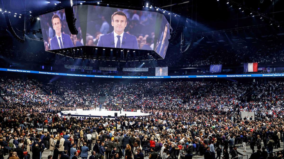 French President and liberal party La Republique en Marche (LREM) candidate for re-election Emmanuel Macron speaks during his first campaign meeting at the Paris La Defense Arena in Nanterre, on the outskirts of Paris, on April 2, 2022, ahead of the French presidential election first round next April 10. (Photo by Ludovic MARIN / AFP)