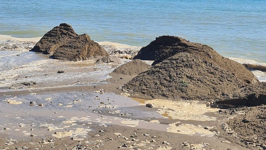 Reaporte de arena en las playas de Huelin