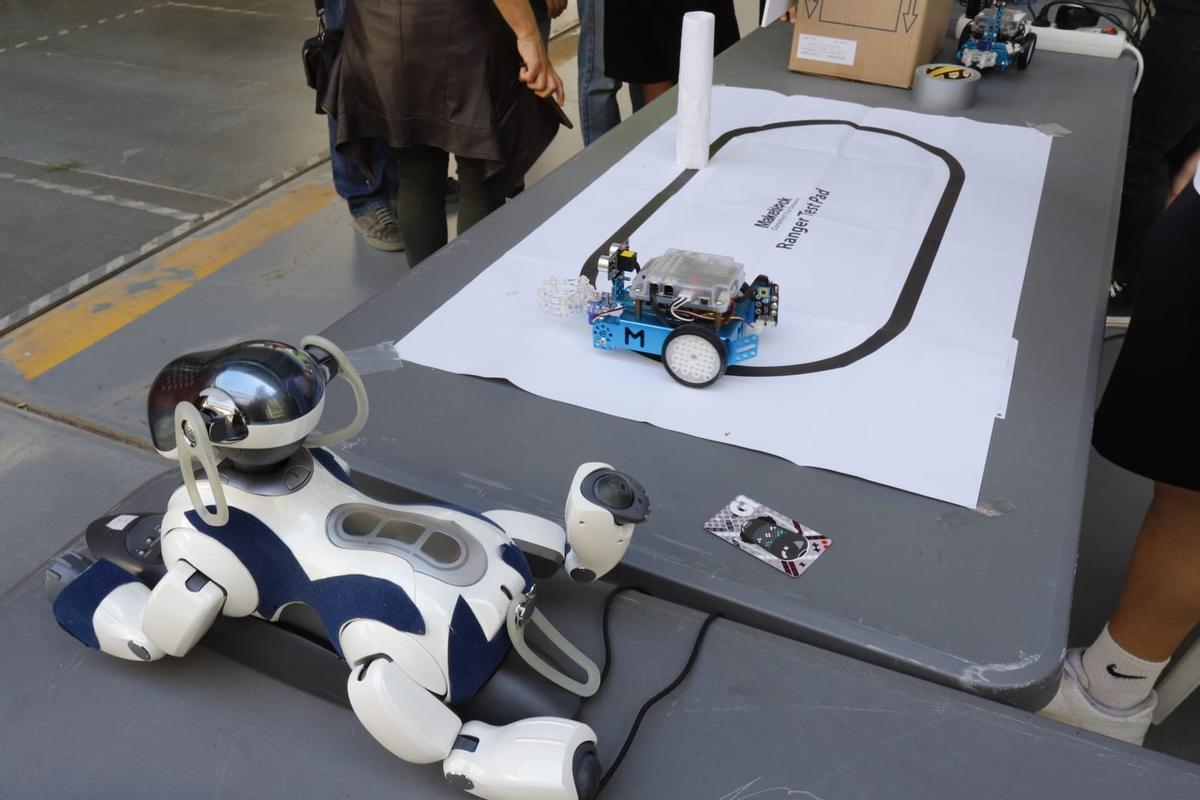 Miles de jóvenes se acercan a la ciencia en la Expociencia en el Parc Científic de la UV