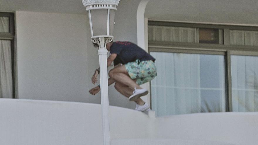 Macrobrote covid de estudiantes en Mallorca: Desmadre y fiestas sin control en el interior del Hotel covid - Vimarsana News