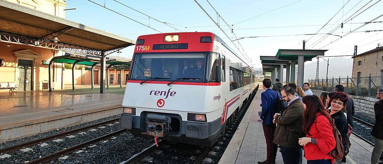 La inauguración de las cercanías Alicante-Villena en la estación de Elda en octubre de 2018. |