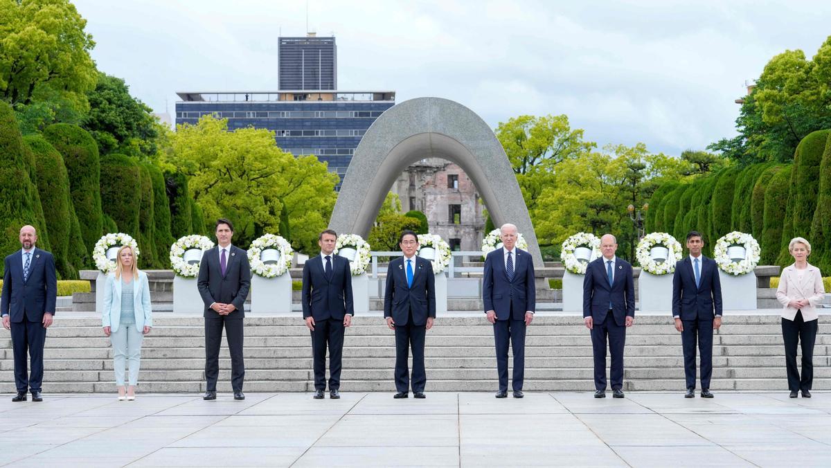 Los líderes del G7 visitan el Memorial Park para las víctimas de la bomba atómica en Hiroshima, entre protestas