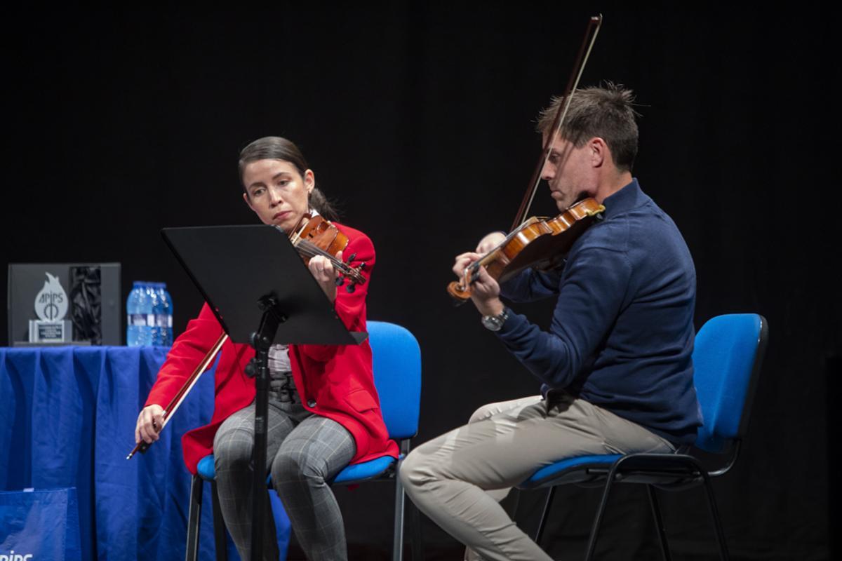 La Asociación de Patrimonio Industrial de Puerto de Sagunto inaugura la exposición de Ramón Rodríguez  "Miradas de ayer. Pinceladas de la memoria"