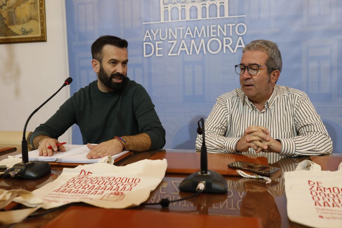 David Gago y Ángel Hernández durante la presentación de la campaña