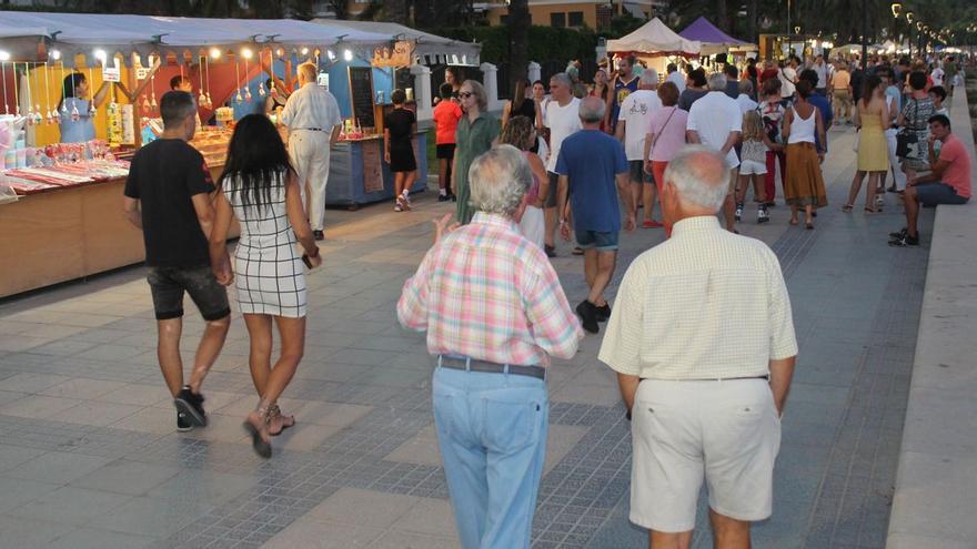 El paseo Pilar Coloma de Benicàssim, con gran afluencia de visitantes diurante las tres jornadas de la Belle Époque.