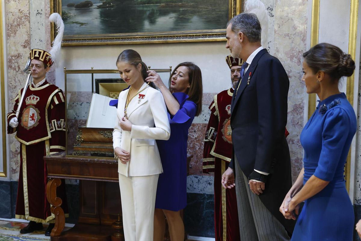 Leonor recibe las medallas del Congreso y del Senado