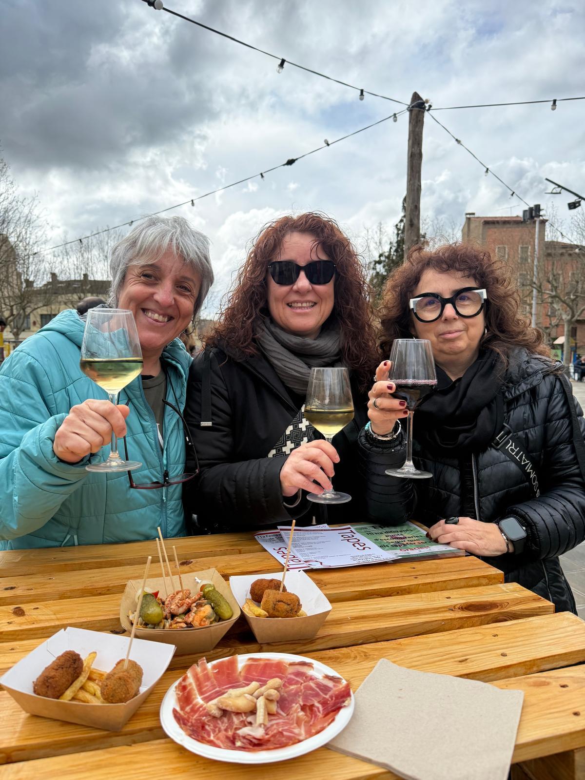 Tres visitants a la Festa del Vi