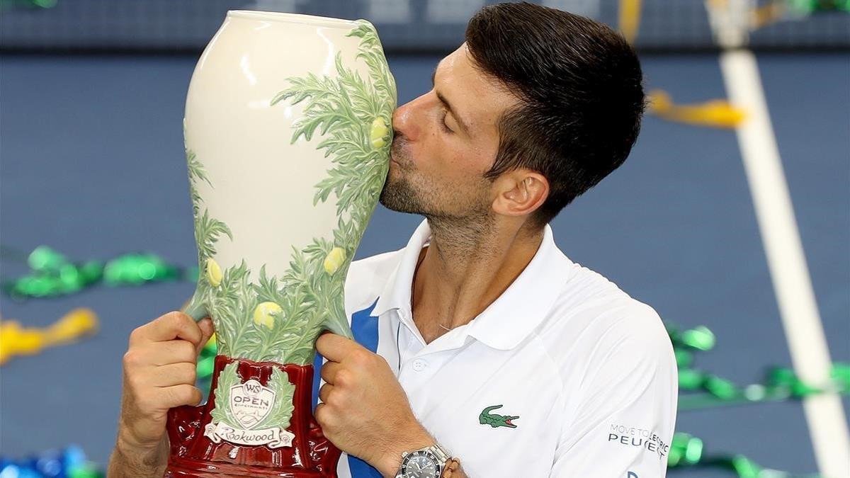 Djokovic celebra el éxito del torneo de Cincinnati.