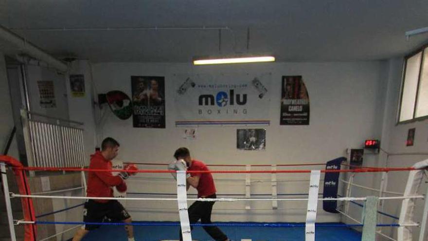 Entrenamiento en la escuela Azteca Box.