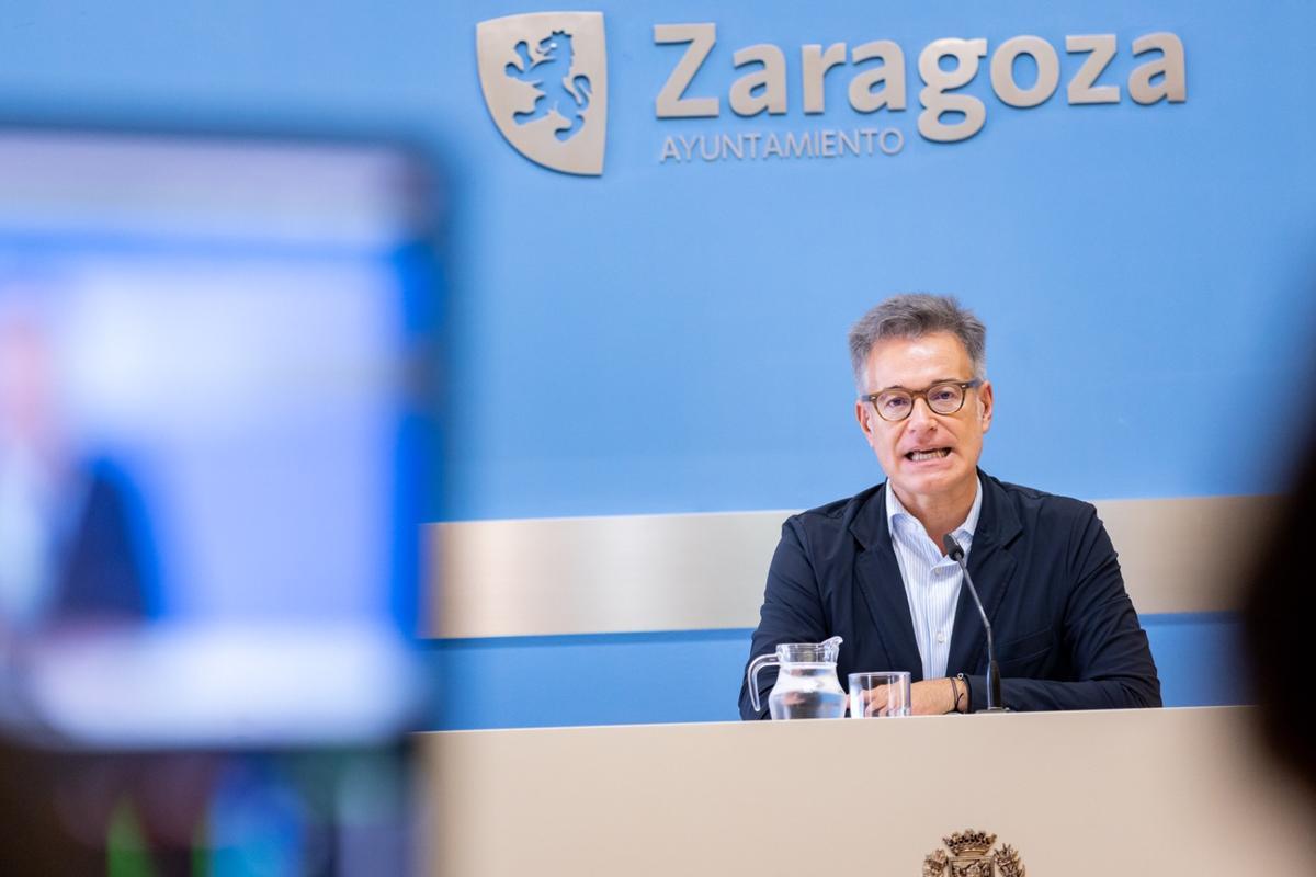 El concejal de Urbanismo, Víctor Serrano, este viernes en el Ayuntamiento de Zaragoza.