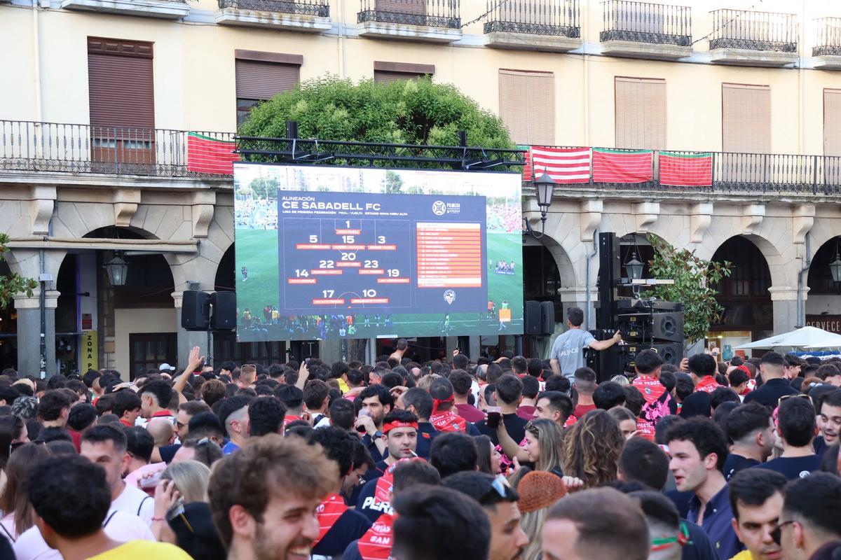 Las calles y bares de Zamora repletos para ver la final por el ascenso a Segunda