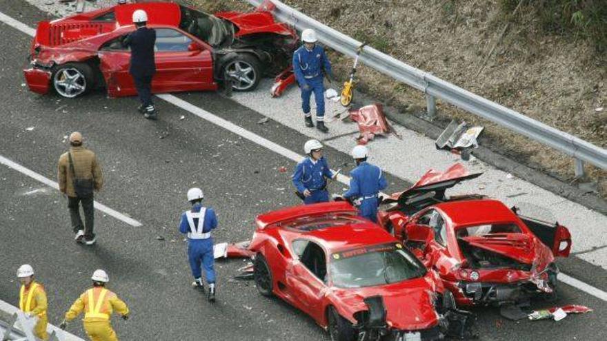 Espectacular choque de Ferraris, Mercedes y Lamborghini en Tokio