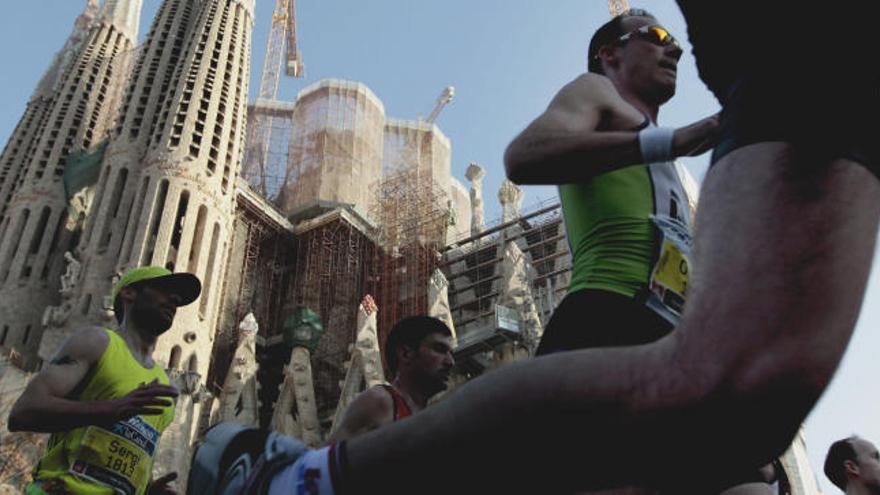 Corredores junto a la Sagrada Familia