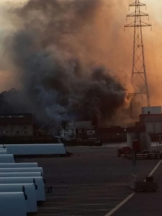 Incendio en la antigua fábrica de hielo de Avilés