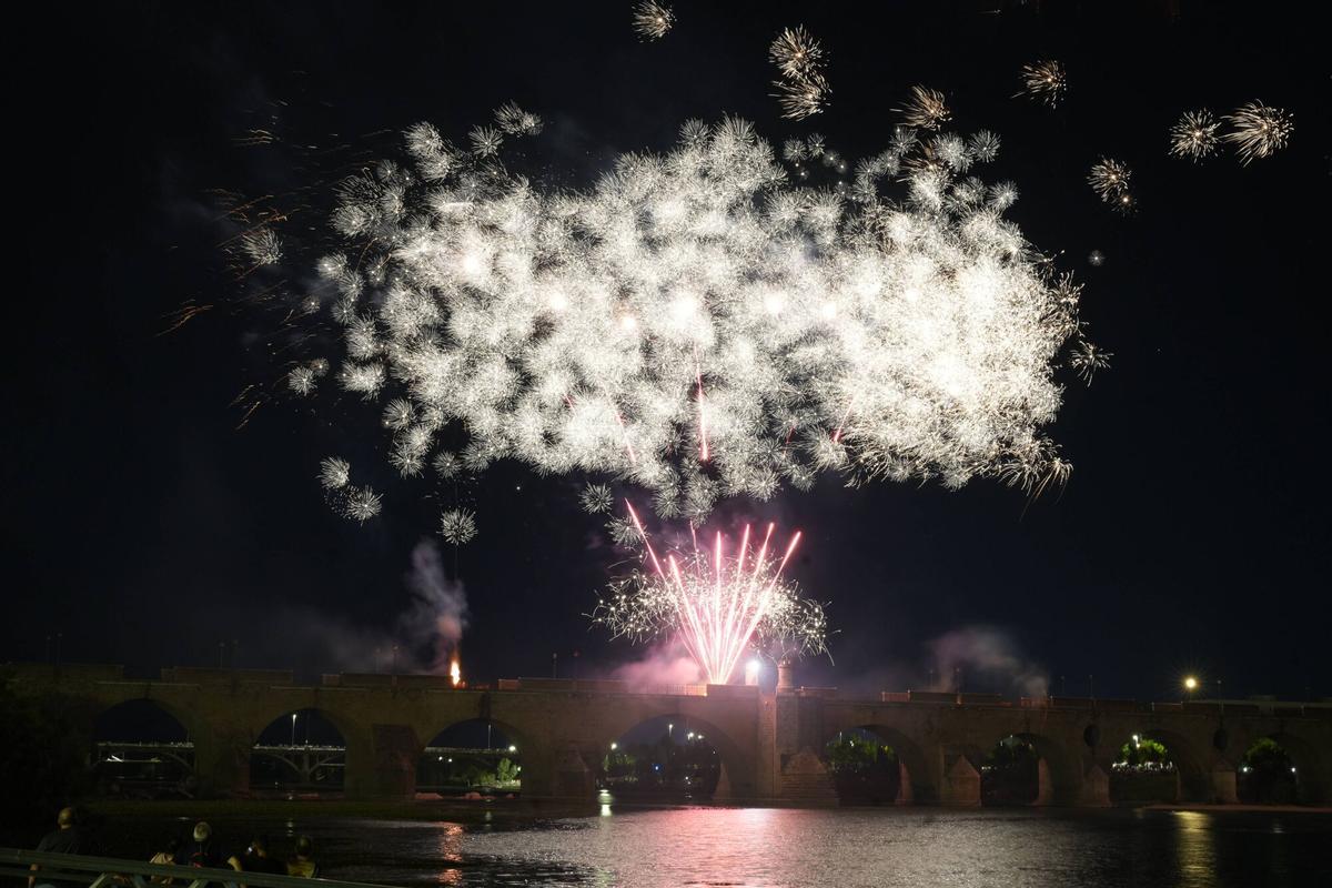 Las imágenes de los fuegos artificiales de Badajoz