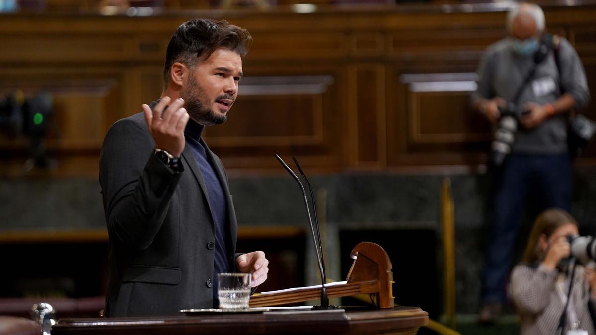 Rufián (ERC) advierte al Gobierno de que todavía "depende de los mismos"