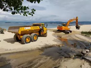 La reparación de la playa de Agrelo, en Bueu, después un invierno de temporales