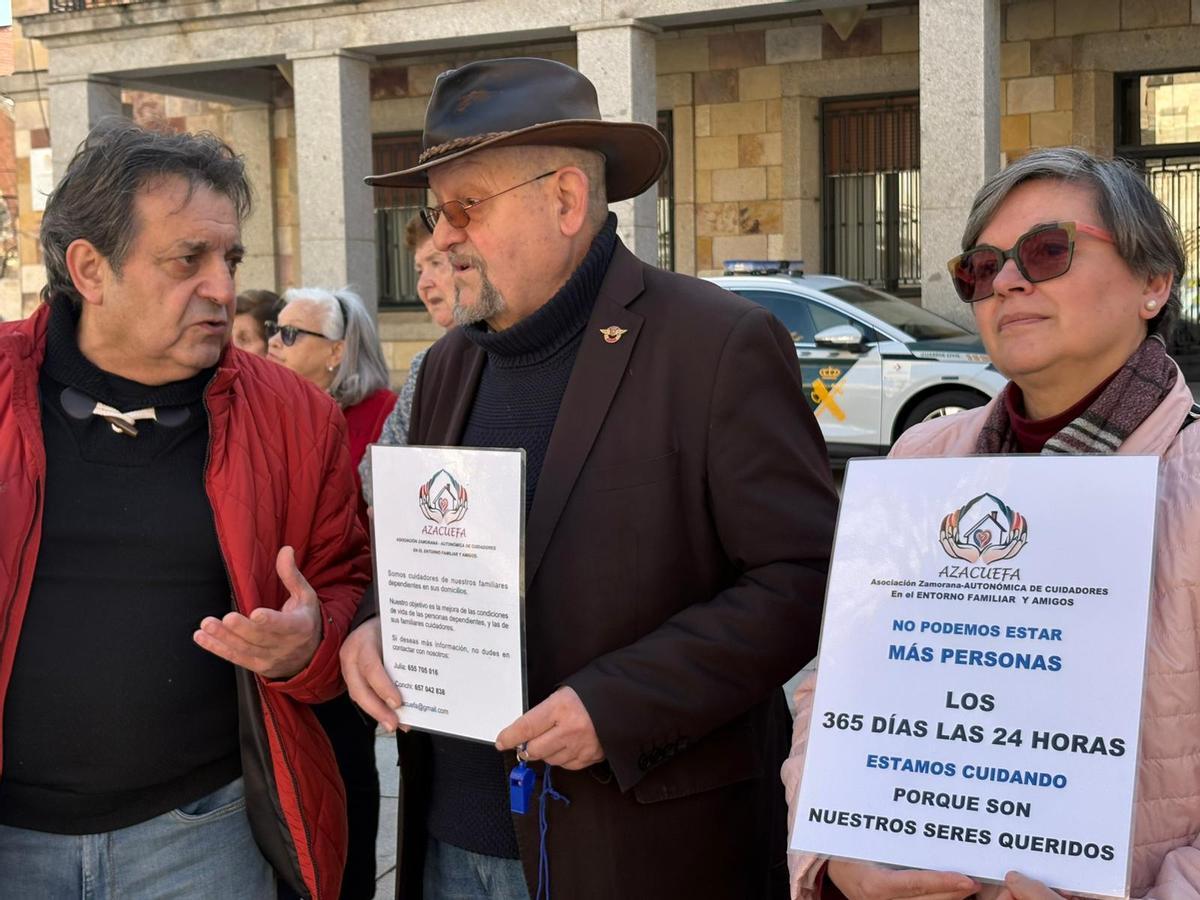 Miembros de La Asociación Zamorana de Cuidadores en el Entorno Familiar y Amigos (Azacuefa).