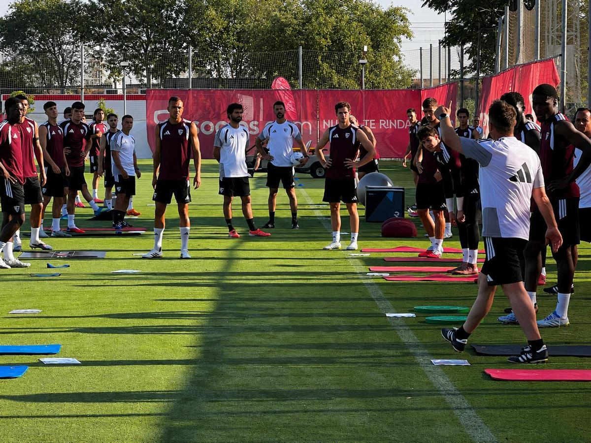 Joan Jordán, en el primer entrenamiento de pretemporada del Sevilla previo a empezar a entrenar en un grupo separado