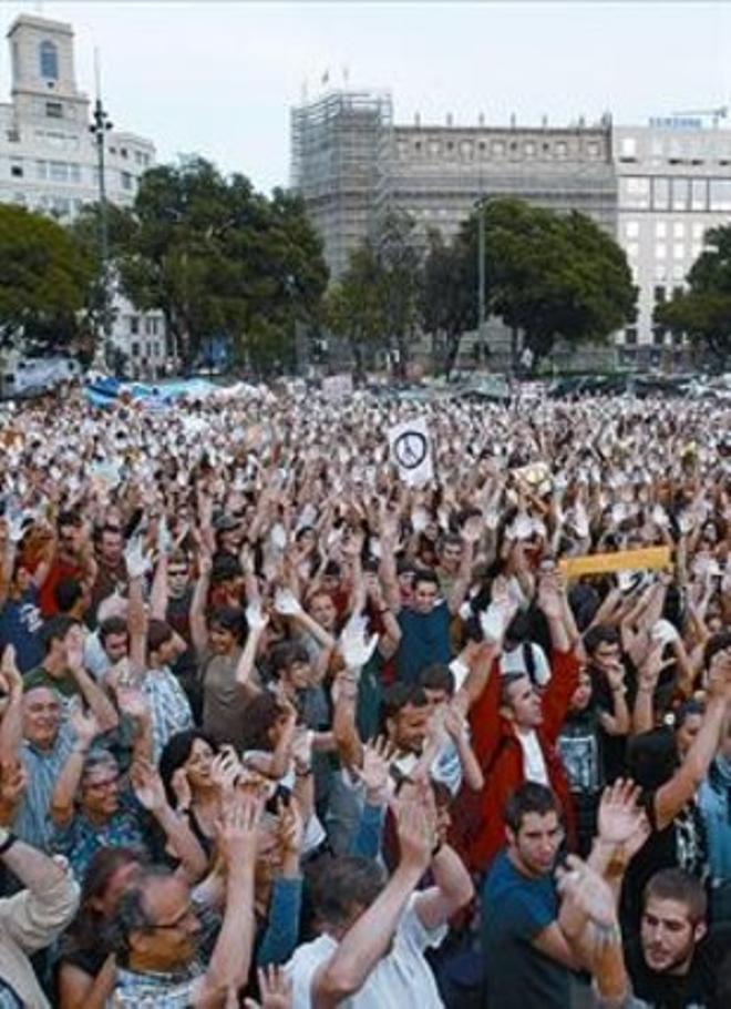 Imagen del 15-M en la plaza de Catalunya de Barcelona en el 2012.