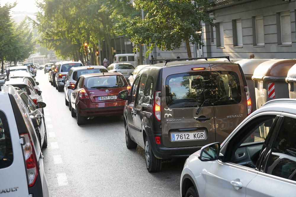 Cues al carrer de la Creu de Girona