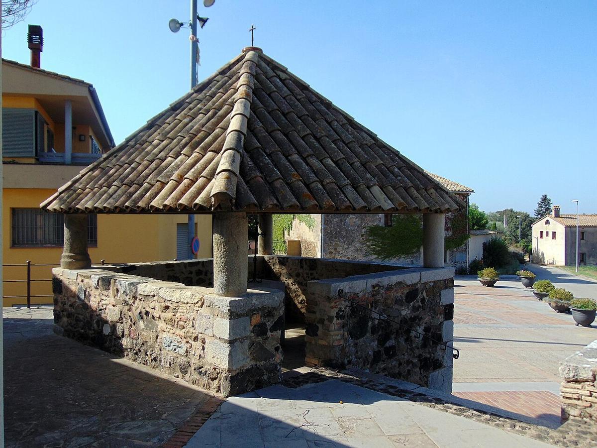 Vista del pueblo de Estanyol.