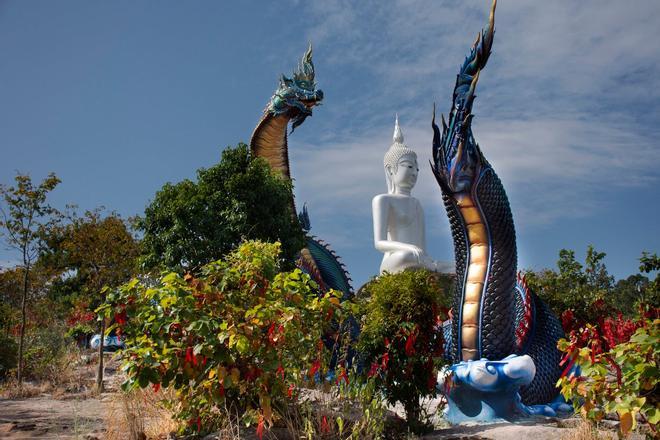 Templo Wat Roi Phra Phutthabat Phu Manorom, Tailandia