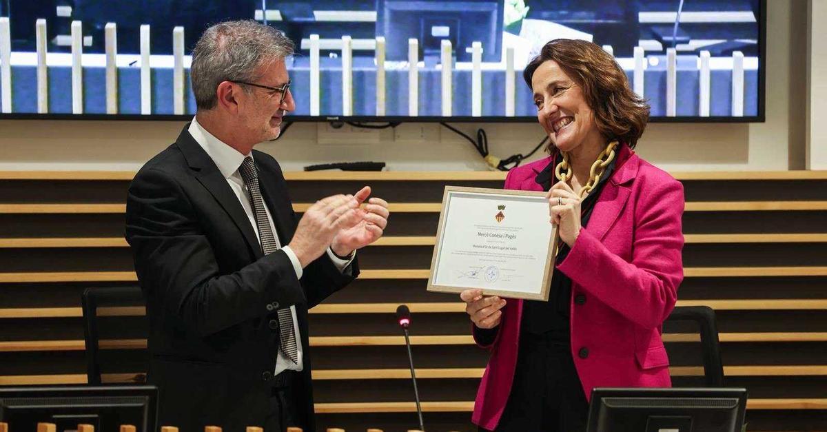 Mercè Conesa al costat de l'alcalde de Sant Cugat del Vallès, Josep Maria Vallès.