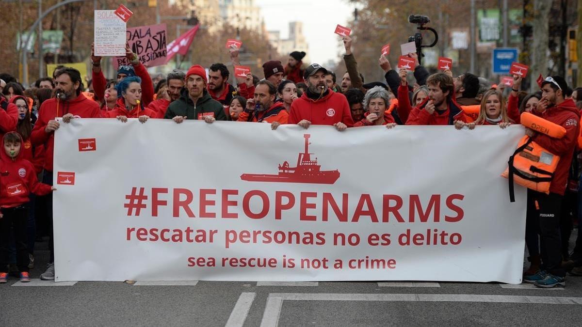 Manifestación en Barcelona para que el Open Arms vuelva a operar.