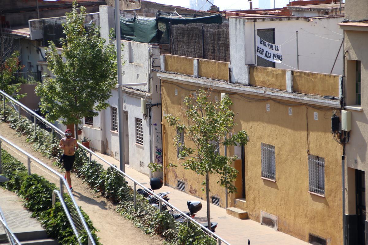 El Turó de la Rovira denuncia que la masificación turística colapsa los buses del barrio