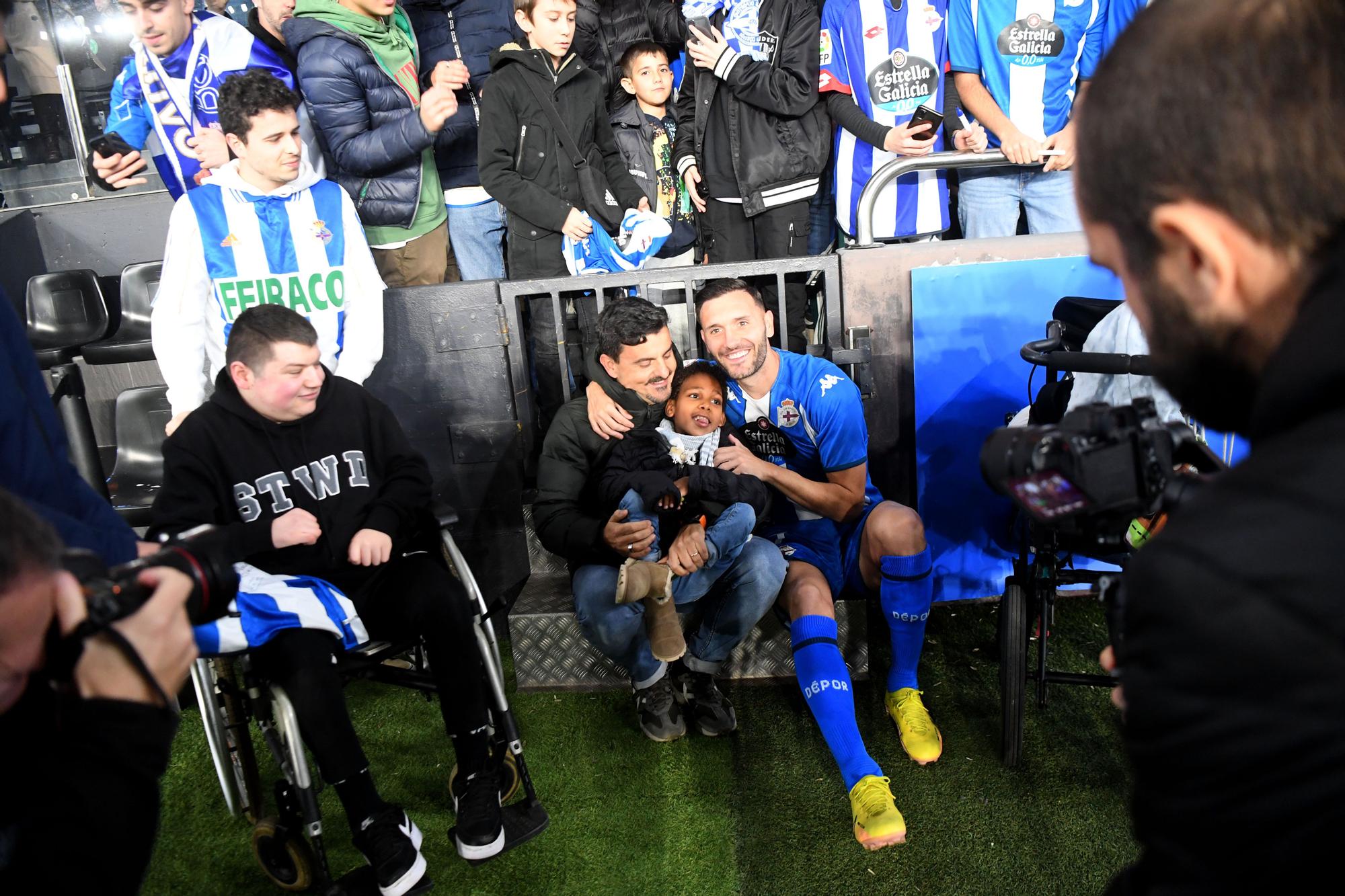 Riazor aclama a Lucas Pérez en su presentación