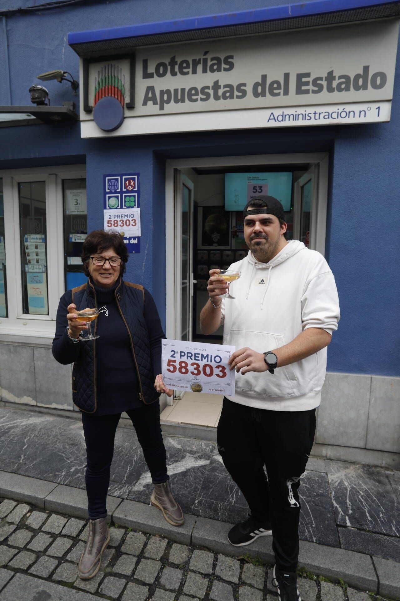 EN IMÁGENES: Asturias celebra una jornada de Lotería de Navidad con más de 4 millones en premios muy repartidos