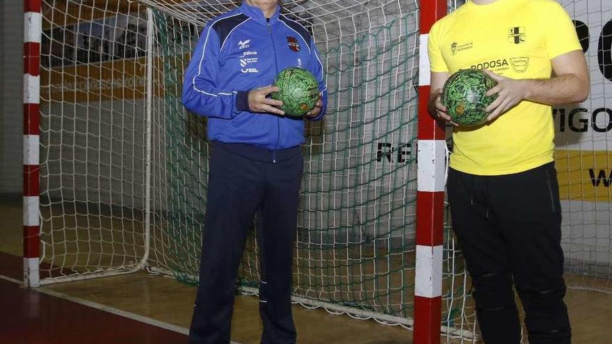 Fran y Adrián Teixeira, en el pabellón de Chapela. // Alba Villar