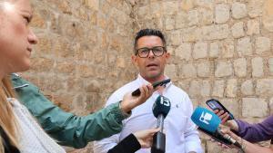 El alcalde Rafael Triguero en declaraciones a los medios