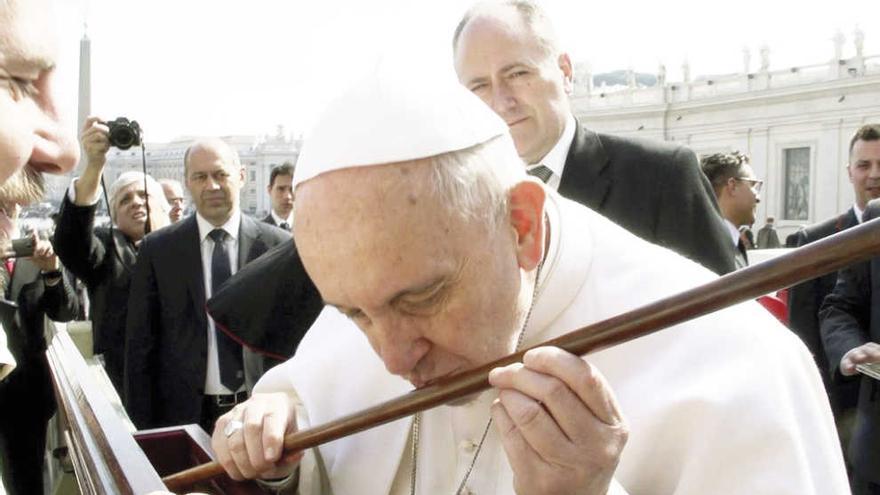 El bastón de santa Teresa de Jesús hace parada en el Vaticano - Faro de Vigo