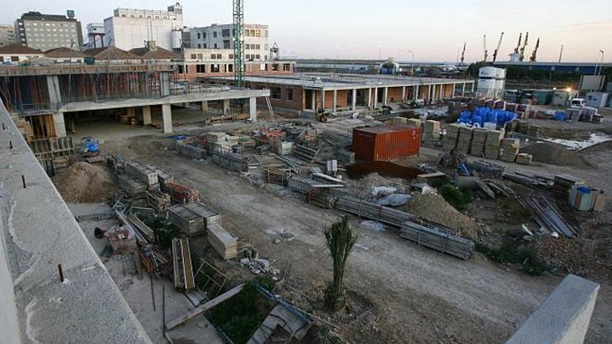 Las obras para la construcción del centro escolar Benalúa, en una imagen de ayer, que prosiguen a su ritmo previsto