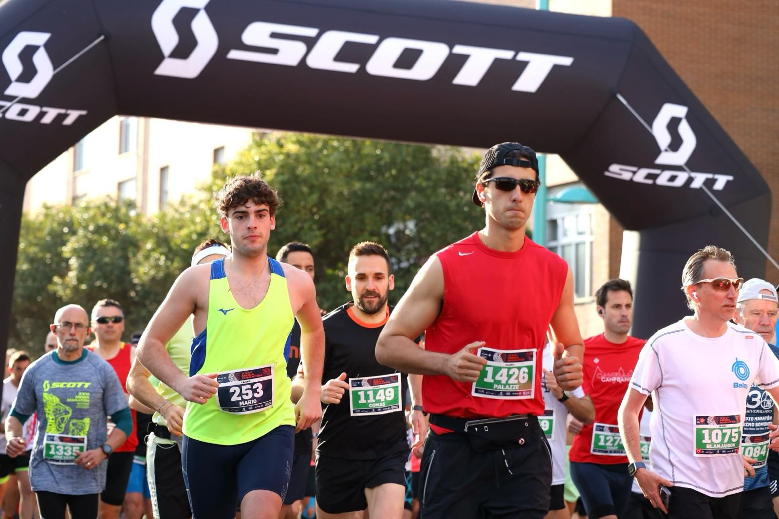 En imágenes | Búscate en el Medio Maratón de Zaragoza 2024