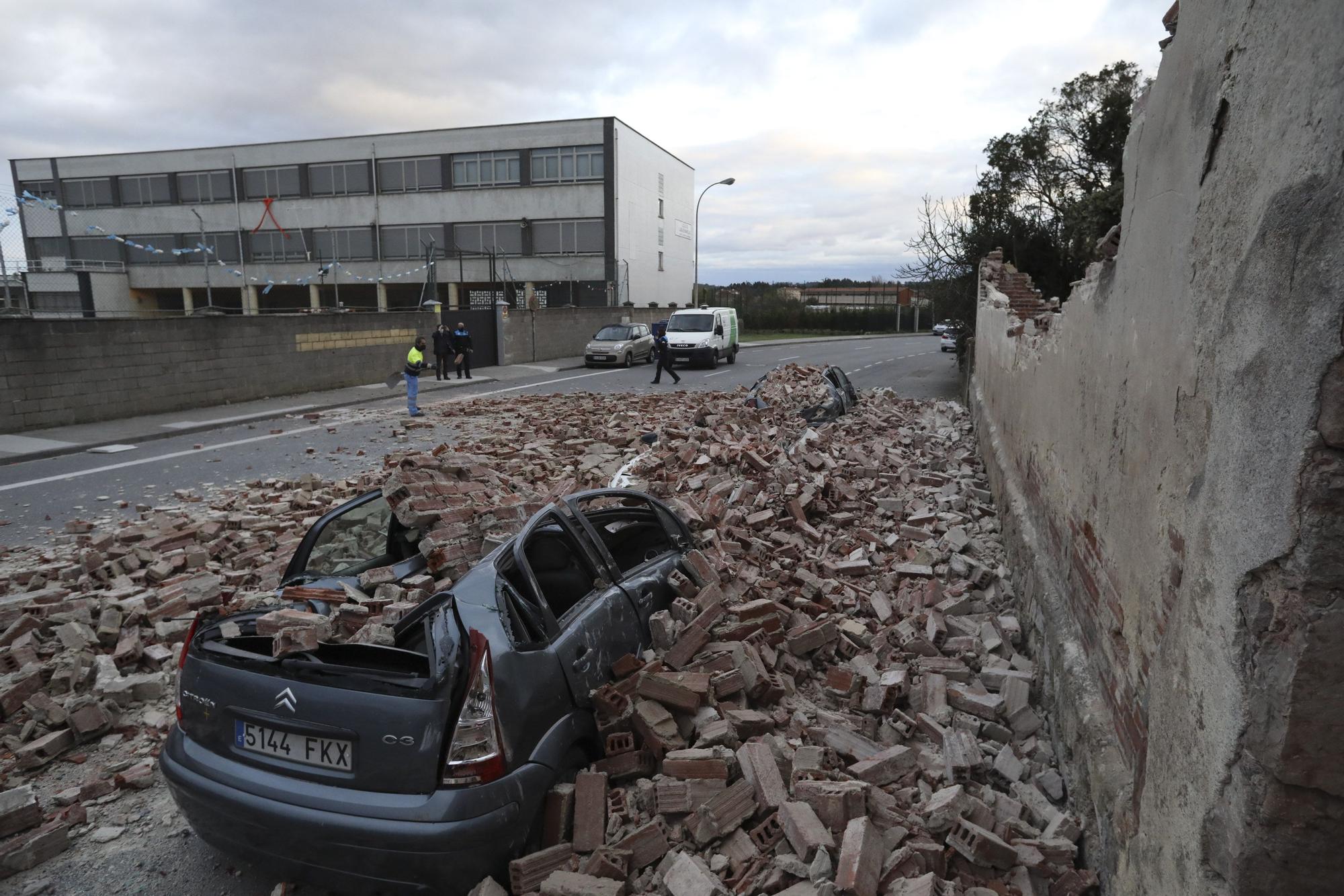 Las imágenes del derrumbe del cine Miranda en Avilés