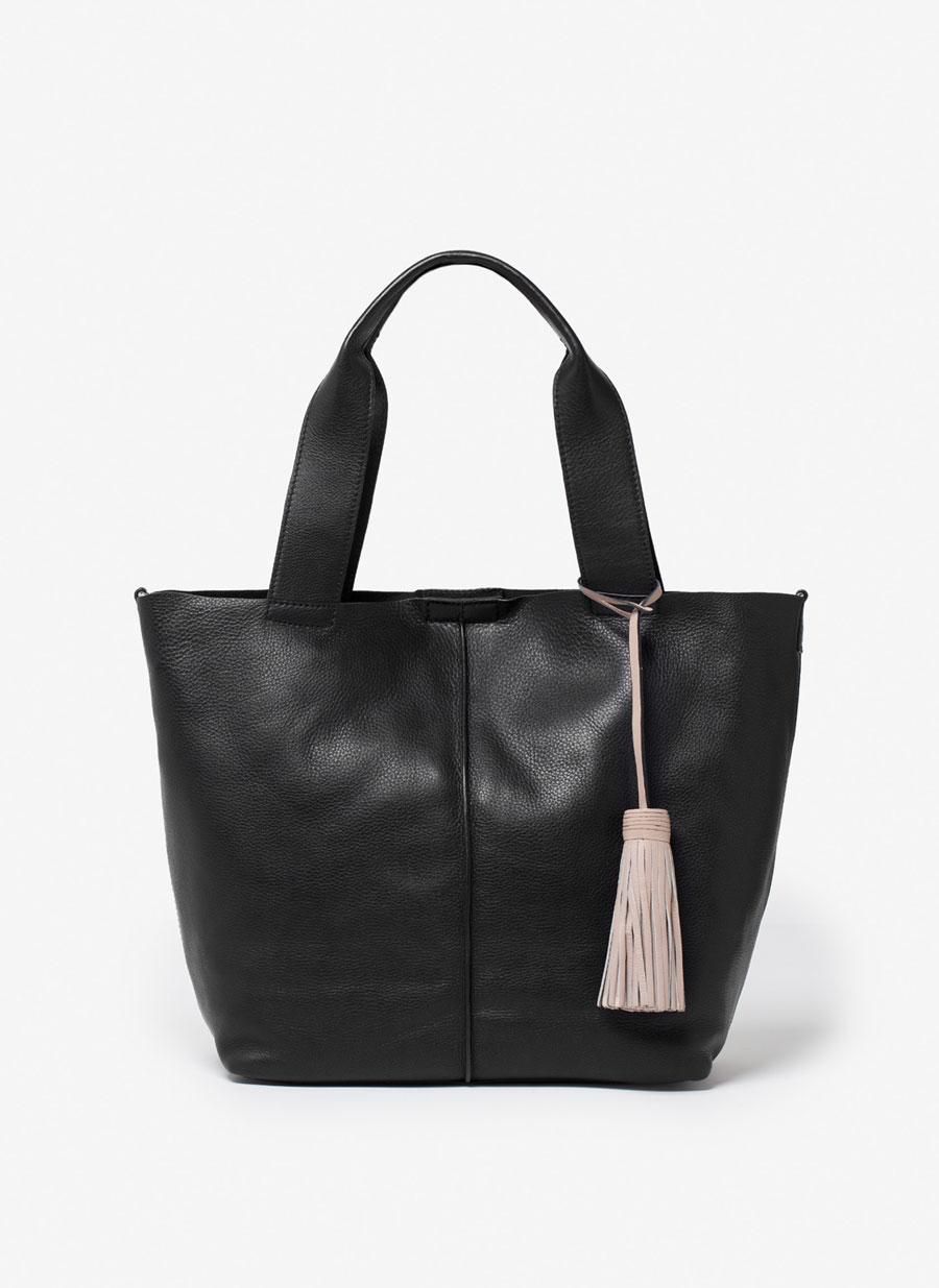 Copia el look de Emma Watson: bolso Uterqüe