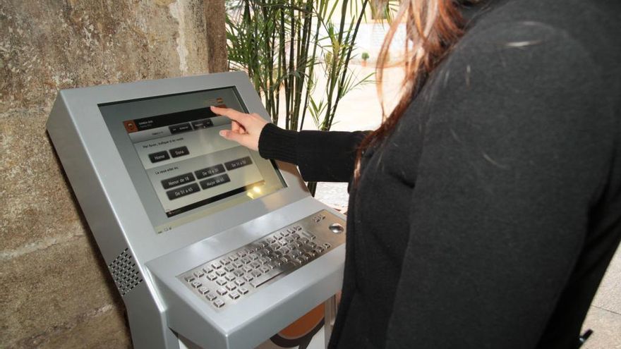 Uno de los opinómetros que se instaló en Gandia.