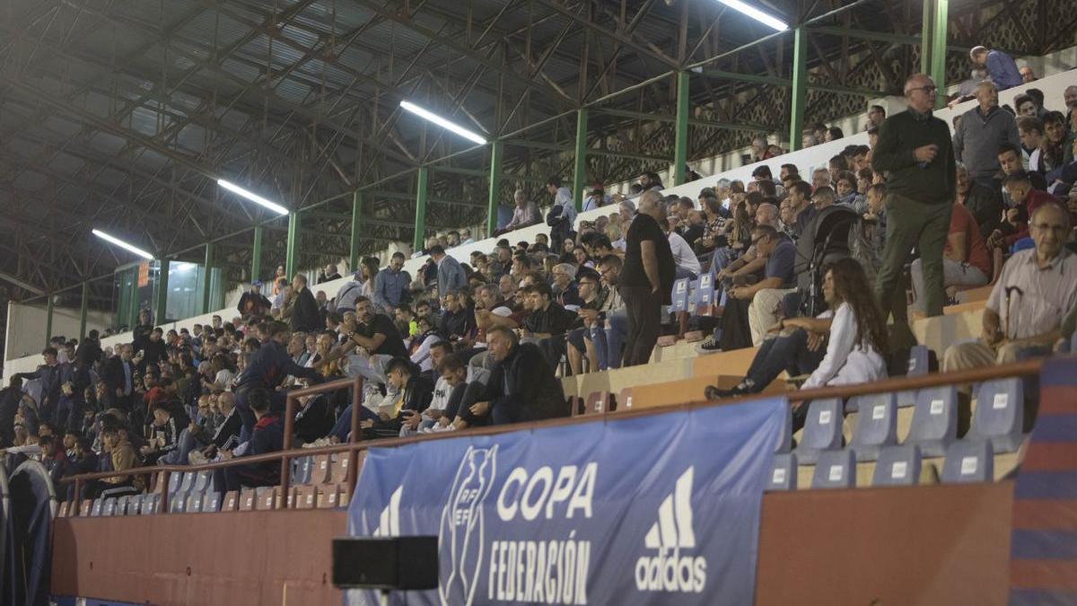 El Alzira espera una gran entrada en el Luis Suñer. En la imagen, la tribuna en la final de la Copa Federación.