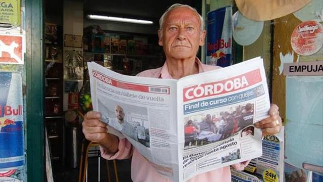 Francisco Javier Alfaro: "Leer sobre papel es mucho más relajante"