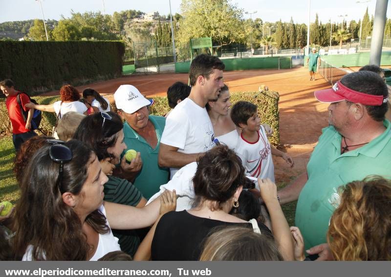 GALERÍA DE FOTOS- Bautista desata la locura peloteando con Ferrer en La Coma