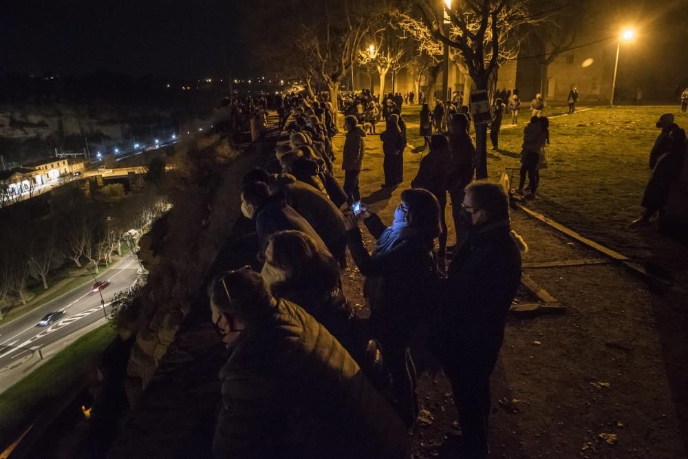 Manresa rep amb cues l''''art efímer dels Jardins de Llum