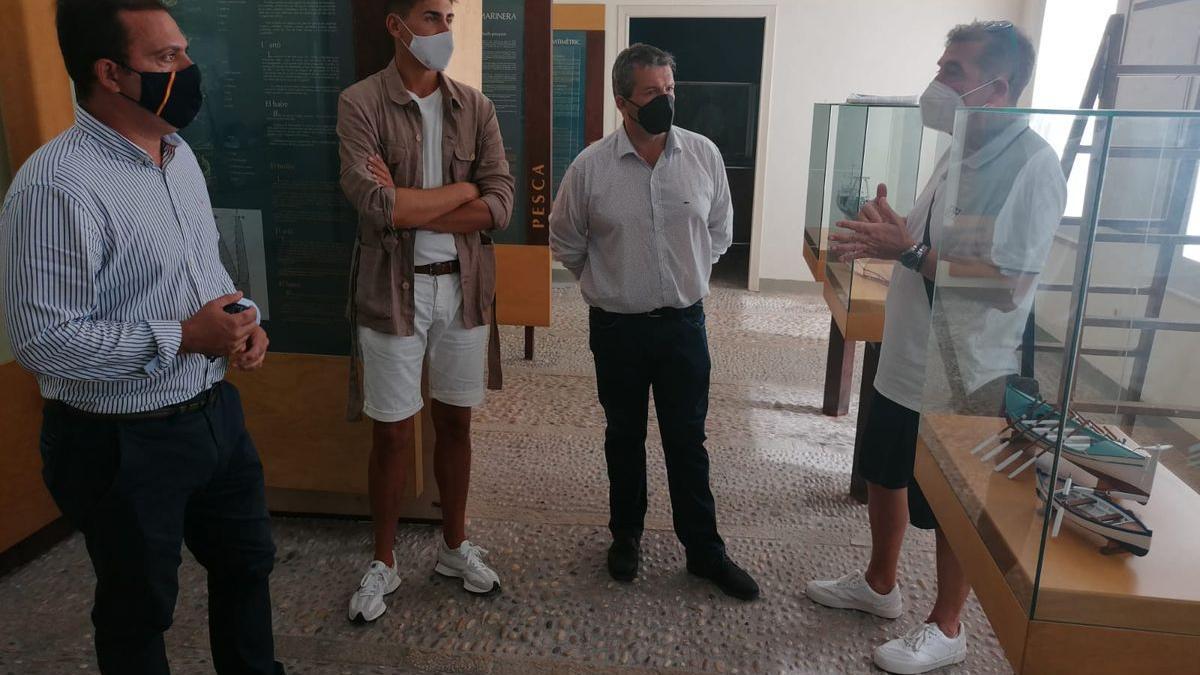 El concejal de Cultura, Ramón Simó, en una reciente visita a las obras y tareas de mejora del Museu del Mar.