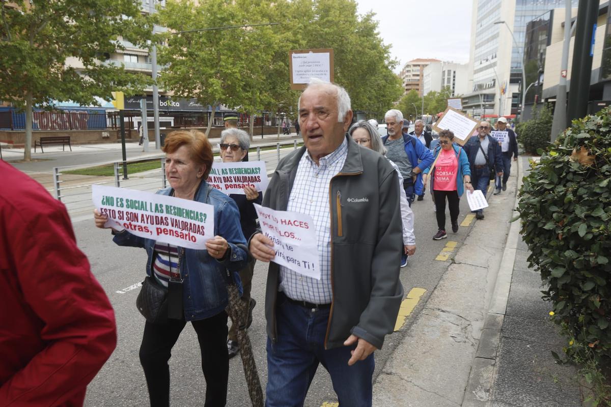 Los vecinos han vuelto a salir a la calle.