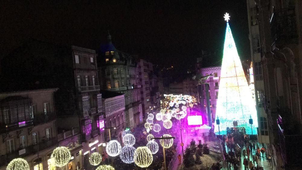 La Navidad arranca en Vigo con el encendido del alumbrado // R. G. / C. P. / J. A. / L. V.