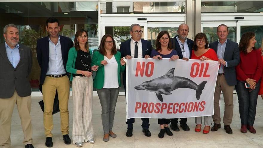 Armengol y los presidentes de los consells, ayer en Eivissa.